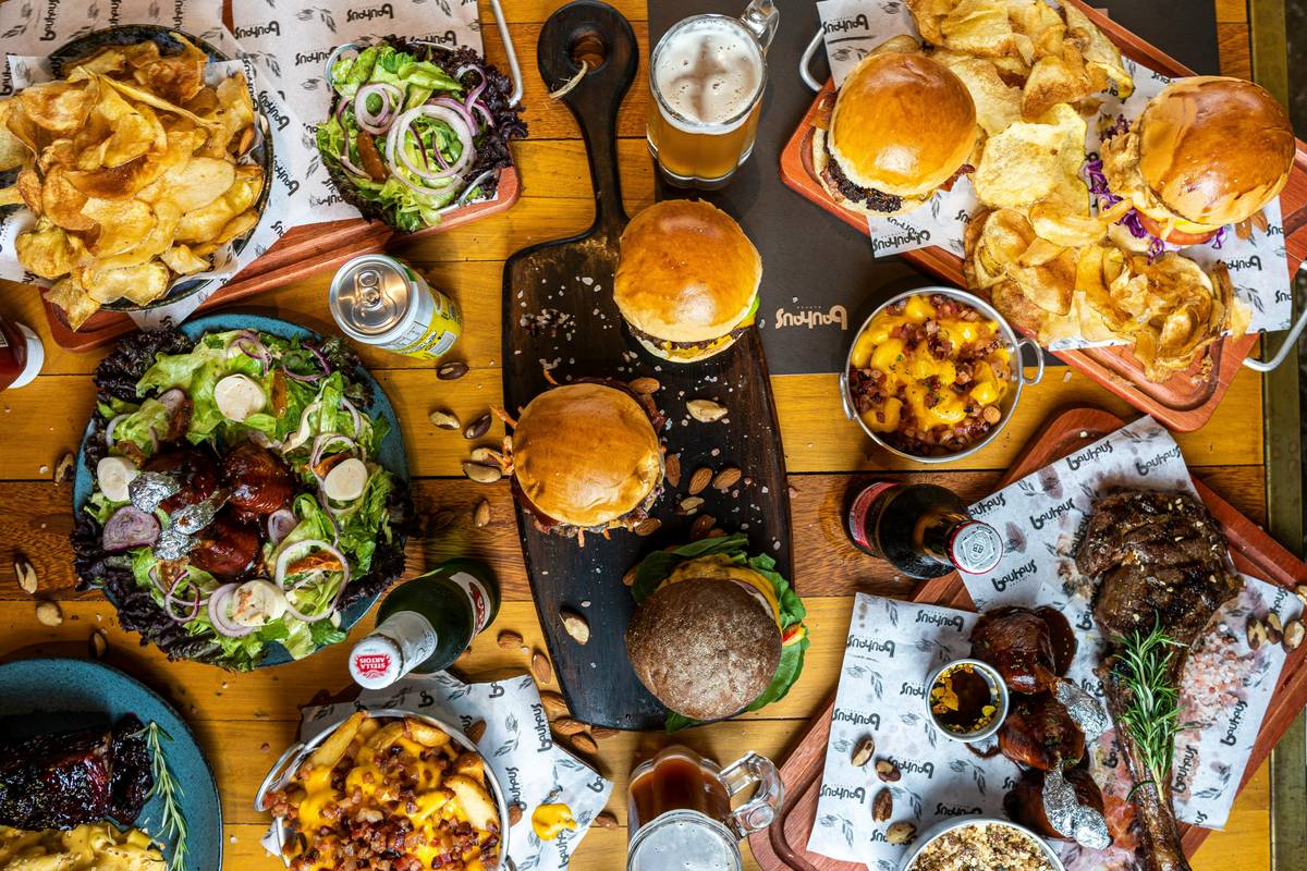 what food reduces inflammation - gut-friendly anti-inflammatory meal plate