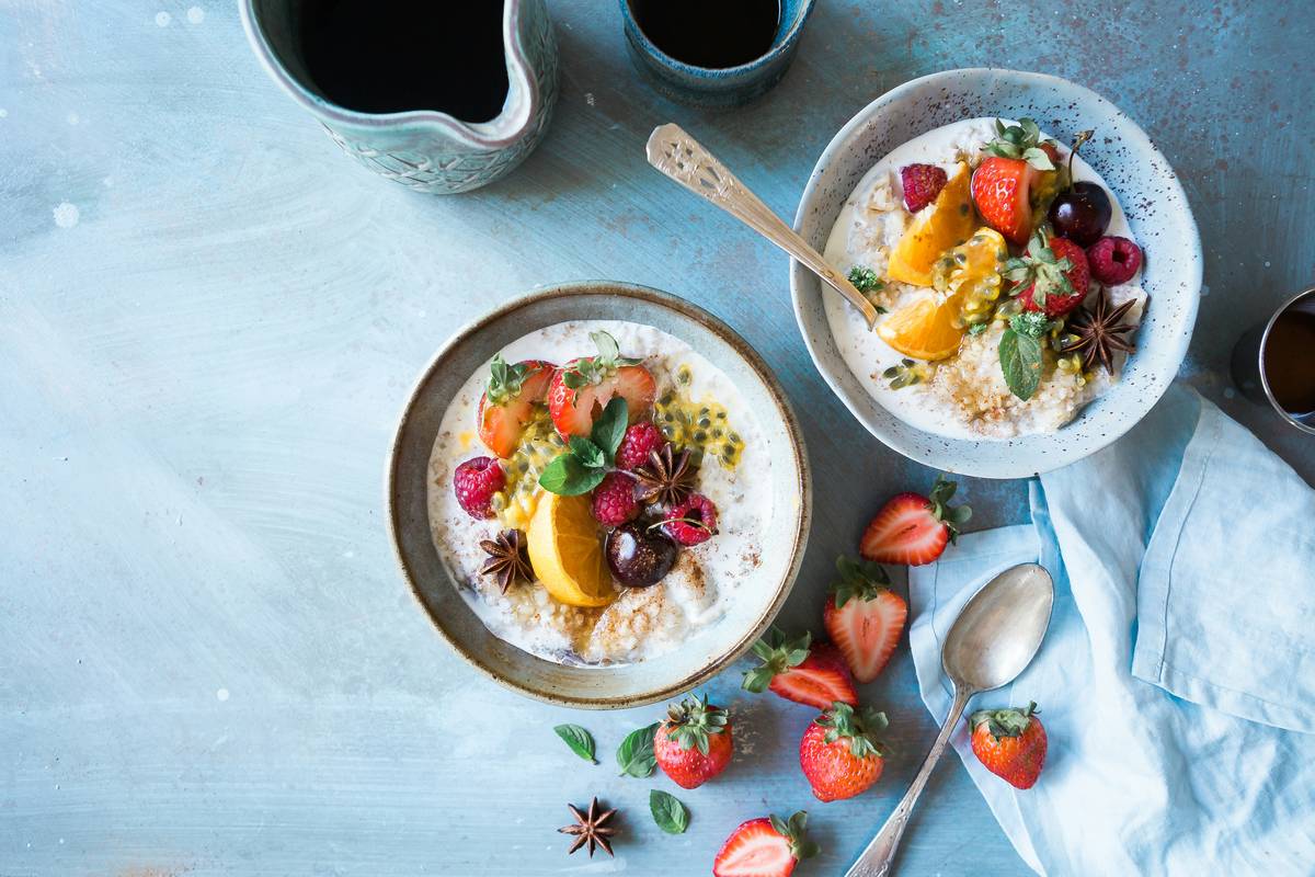 Side-by-side comparison of effective vs ineffective prebiotic foods and probiotic foods pairings